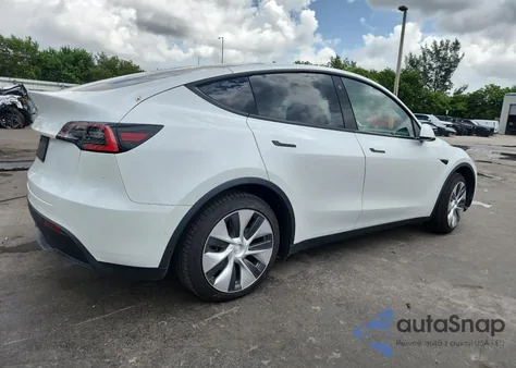2021 Tesla Model Y z USA, uszkodzony, nr VIN 5YJYGDED2MF130273